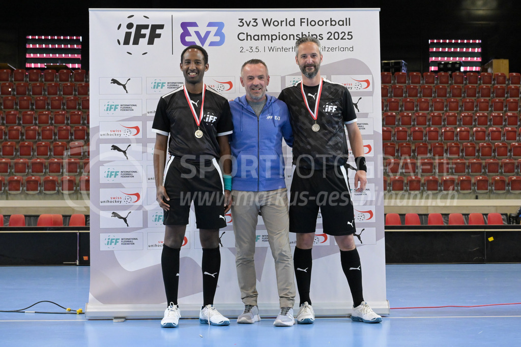 3v3 World Floorball Championships 2025 - Medal Ceremony | Referees, during 3v3 World Floorball Championships 2025, Switzerland: 03.05.2025, Winterthur, AXA ArenaEvent page: <a href="https://www.u19wfc2025.ch/">www.u19wfc2025.ch</a>Credit: Markus Aeschimann, <a href="https://markus-aeschimann.ch">markus-aeschimann.ch</a>Instagram: <a href="https://instagram.com/sportfotografie.aeschimann">@sportfotografie.aeschimann</a> - Realisiert mit Pictrs.com