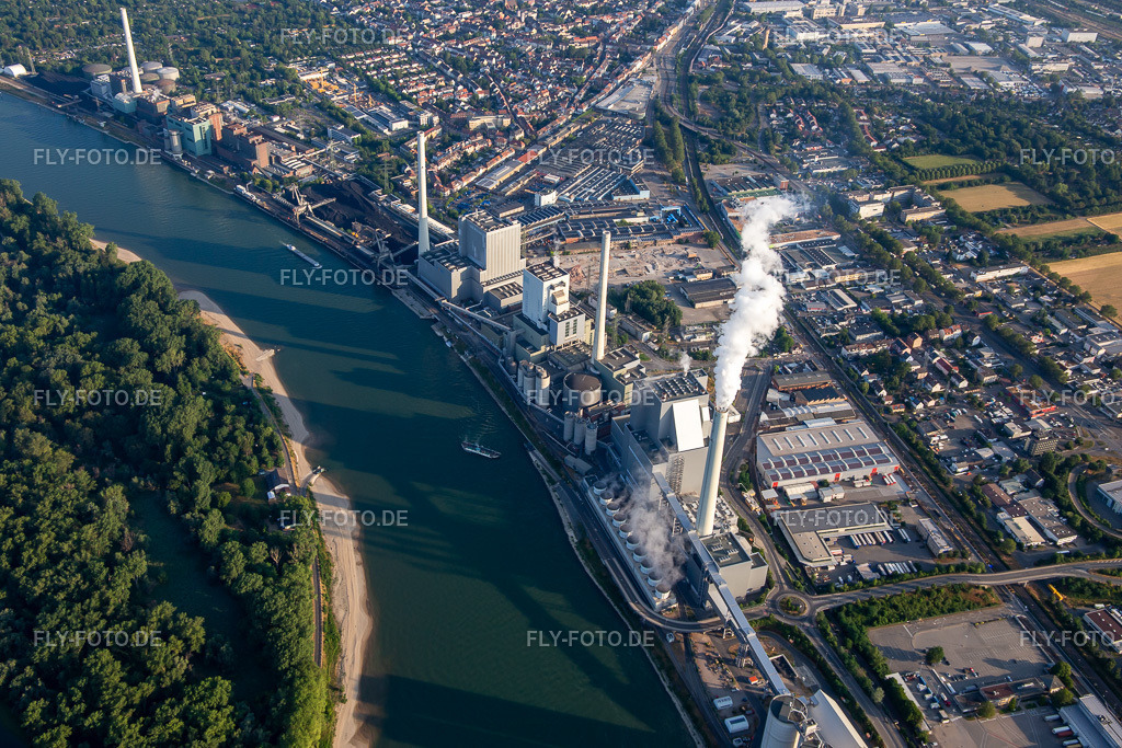 Großkraftwerk Mannheim GKM von Süden http://www.gkm.de/ | Luftbild: Großkraftwerk Mannheim GKM von Süden http://www.gkm.de/ im Ortsteil Neckarau in Mannheim im Bundesland Baden-Württemberg in Deutschland. Foto: IMG_136864.jpg vom 24.06.2023 durch ©2025 Werner Riehm fly-foto.de/copyright - Realisiert mit Pictrs.com