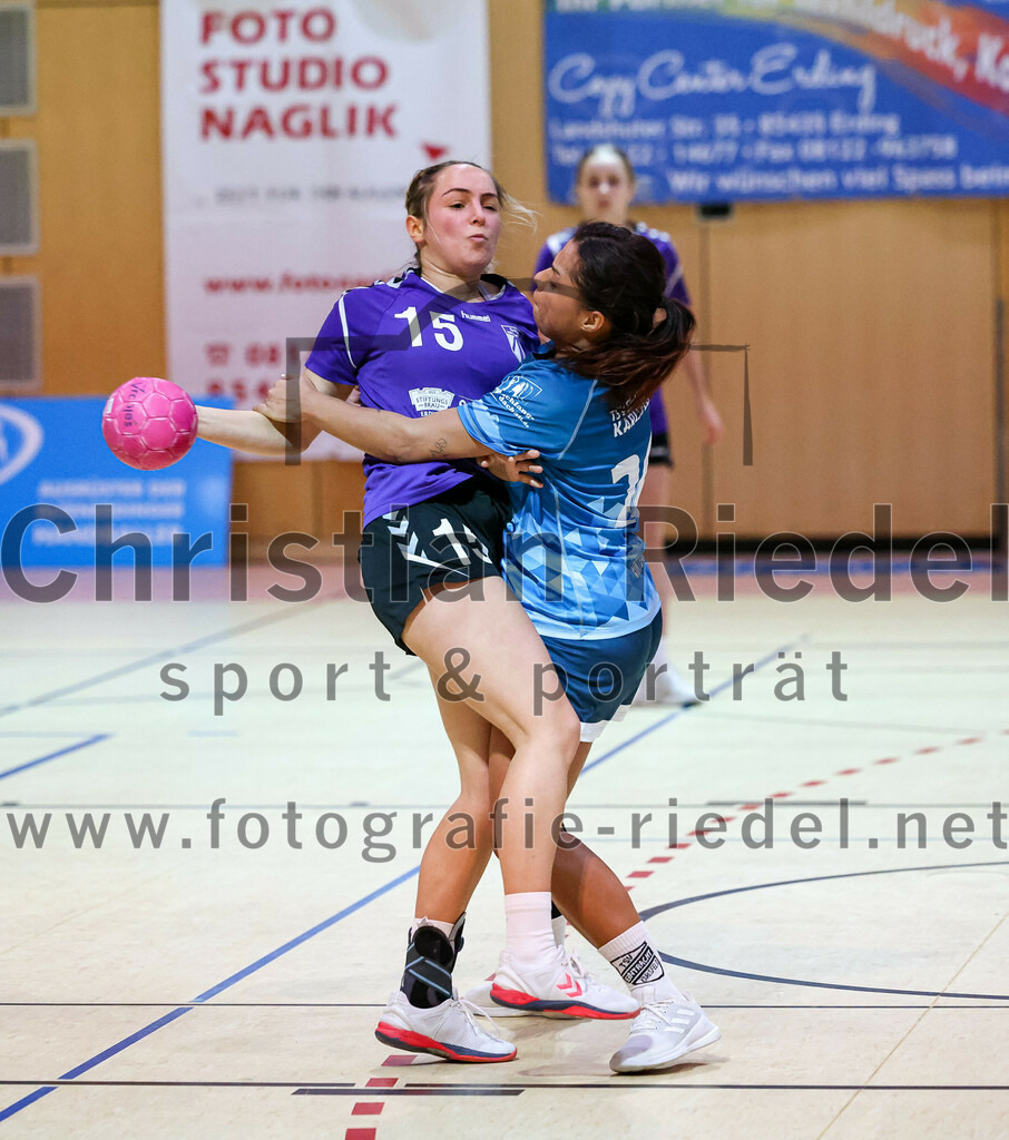 2023-01-21_038_SpVgg_Altenerding_gegen_TSV_Karlsfeld | Erding, Deutschland, 21.01.2023:
Handball, Bezirksoberliga Frauen Altbayern 2022 / 2023, 8. Spieltag, SpVgg Altenerding gegen TSV Karlsfeld, 
Endergebnis: 28:24

Lena Prem (SpVgg Altenerding, #15), Laura Haitz (TSV Eintracht Karlsfeld, #26)

Foto: Christian Riedel / fotografie-riedel.net