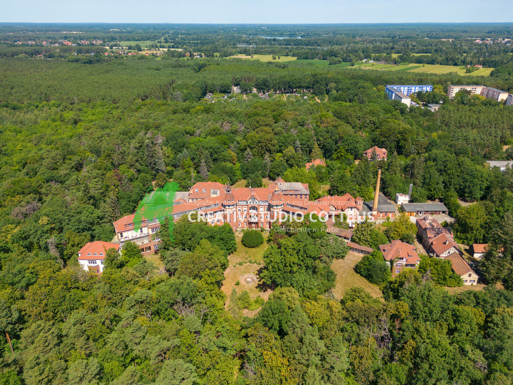 Ehemalige Lungenheilstätte Kolkwitz bei Cottbus | Ehemalige Lungenheilstätte Kolkwitz bei Cottbus, aufgenommen mit einer Drohne - Realisiert mit Pictrs.com