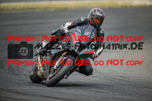 MaZZes_FotoMatrix_230719_2444 | GRUEN