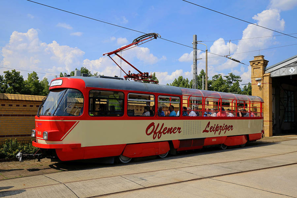 Straßenbahnmuseum Leipzig - Stadtrundfahrt mit dem "Offenen Leipziger" | Entdecke über 20 Kategorien Leipzig-Motive: Foto-Downloads, hochwertige Poster, Leinwand- & Fine-Art-Prints. Jetzt Lieblingsfoto im Bildlexikon Leipzig Shop bestellen!