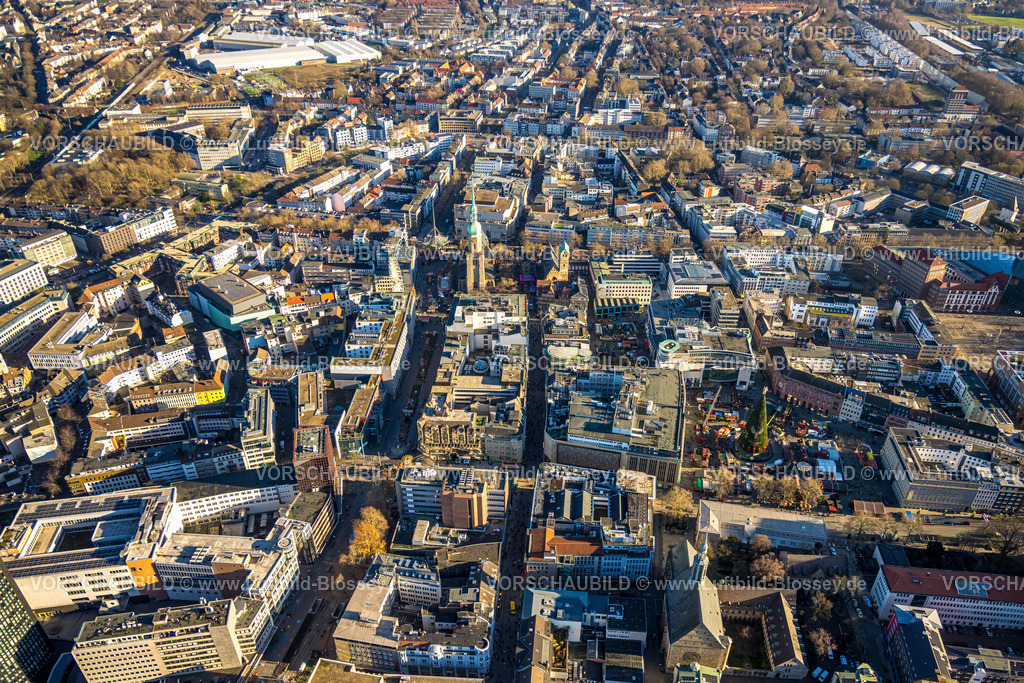Dortmund251203061 | Luftbild, Innenstadtansicht mit der Stadtkirche St. Reinoldi, Westenhellweg und Kampstraße, Weihnachtsmarkt und größter Weihnachtsbaum der Welt auf dem Hansaplatz, City, Dortmund, Ruhrgebiet, Nordrhein-Westfalen, Deutschland