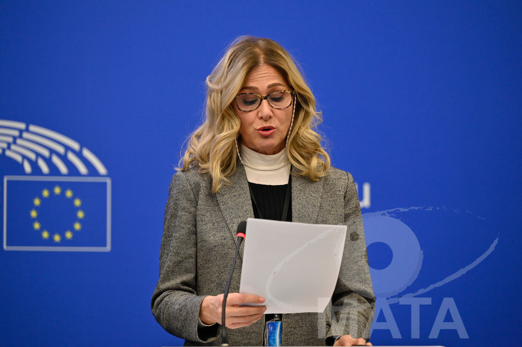 _DWI0078 | Politikerin Francesca Donato bei einer Pressekonferenz zum Thema 'Alarmierende Statistiken zu den Folgen des COVID-Lockdowns' im Europäischen Parlament. Straßburg, 18.01.2023 - Realisiert mit Pictrs.com