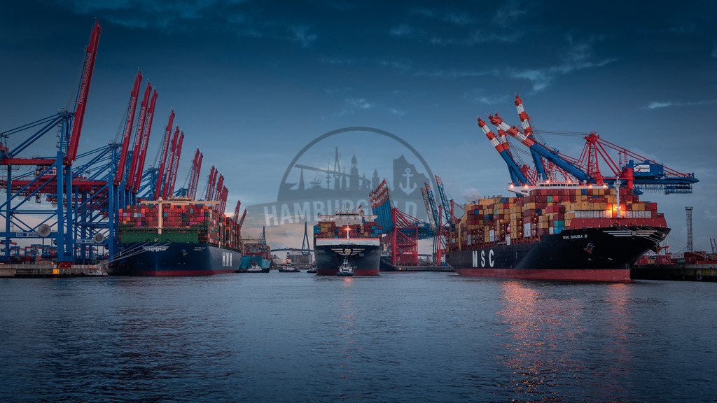 Waltershofer Hafen blaue Stunde2 | Exklusive Hamburg collagen, tolle Segelbilder und viele weitere tolle Motive auf Leinwand, Poster, Alu-Dibond, u.v.m. findet Ihr bei uns auf hamburgbild.de. Findet Euer Wandbild für Euer Zuhause, Büro oder die  Praxis…. - Realisiert mit Pictrs.com