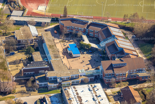 Holzwickede230213735 | Luftbild, Clara-Schumann-Gymnasium, Schulkinder auf dem Schulhof, Holzwickede, Ruhrgebiet, Nordrhein-Westfalen, Deutschland