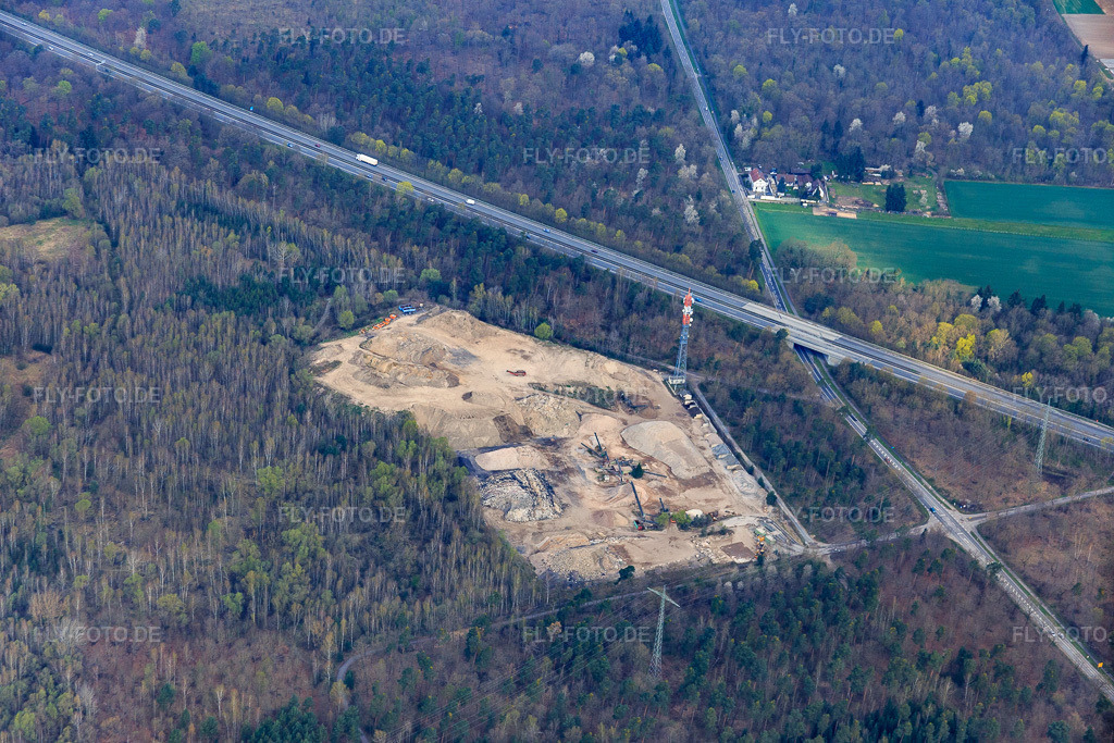 Luftbild: Gelände der Baustoff-Recycling Speyer GmbH & Co KG im Wald im Ortsteil Rinkenbergerhof in Speyer im Bundesland Rheinland-Pfalz in Deutschland. Foto: IMG_076871.jpg vom 12.04.2015 durch Werner Riehm/FLY-FOTO.deNo Blog Title Set