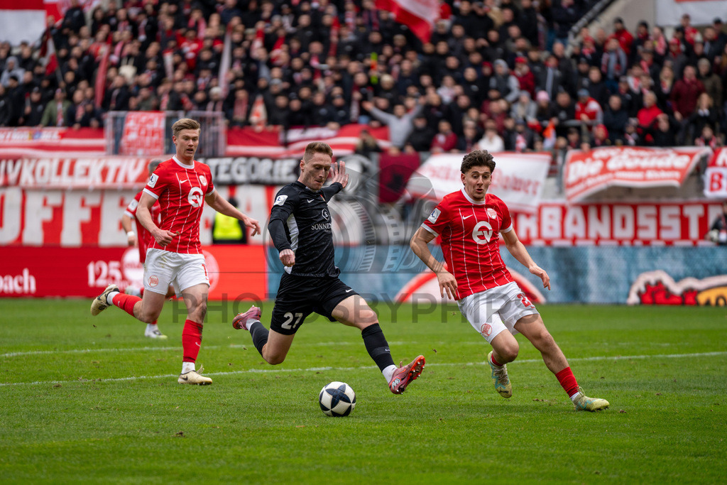 Kickers Offenbach vs. SG Sonnenhof Grossaspach, Fussball, Regionalliga Suedwest, 24. Spieltag, 14.03.2026 | Großchance durch Loris Maier (SG Sonnenhof Großaspach, #27),Kickers Offenbach vs. SG Sonnenhof Grossaspach, Fussball, Regionalliga Suedwest, 24. Spieltag, 14.03.2026Foto: photosbyphips/Philip Ziegler