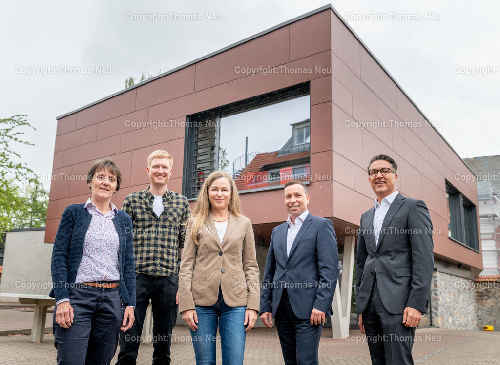 DSC_1494 | bbe, Bensheim, Liebfrauenschule, Sparkasse engegaiert sich bei Stiftung Freunde der LFS, von links: Direktorin Ursula Machnik, stellv. Schulleiter Mirko Schnegelberger, Claudia von Falkenhayn (Vorstand Stiftung), , Torsten Wienold (stell. Vorstandsmitglied Sparkasse), Johannes Erich Schulz (Sparkassen Vorstandsvorsitzender), Bild: Thomas Neu