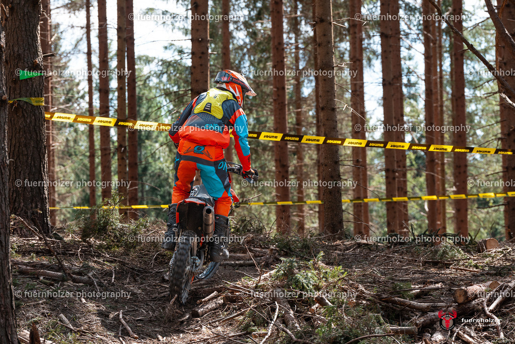 fuernholzer_250501-C2-487 | Fotografische Impressionen von der Red Stag Enduro Extreme by fuernholzer-photography.com. Endurosport in Österreich fotografisch festgehalten von fuernholzer. Auftragsfotografie für Private, Gewerbefotos und Industriefotografie. Eventfotografie, Sportfotografie und Motorsportfotografie. Anbieter von Fotoworkshops, Fototraining, fotografischen Vorträgen und Fotoseminaren.