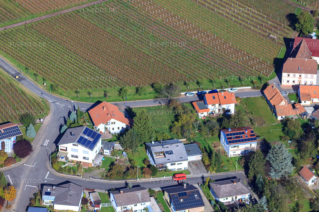 Luftbild: Mörzheimer Hauptstr im Ortsteil Mörzheim in Landau im Bundesland Rheinland-Pfalz in Deutschland. Foto: IMG_34573.jpg vom 26.10.2010 durch Werner Riehm/FLY-FOTO.de