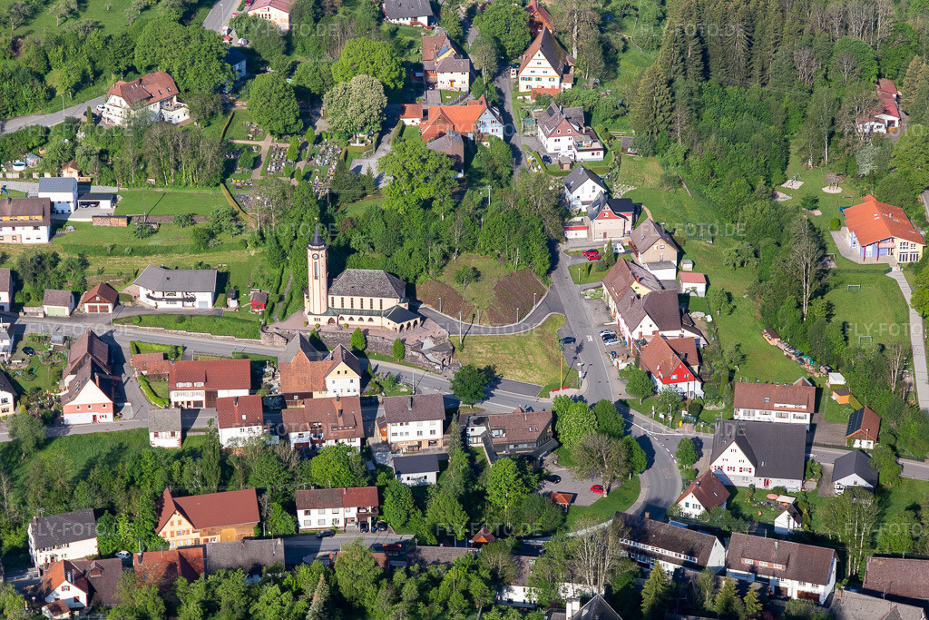 Luftbild: Verbundkirchengemeinde Betzweiler-Peterzell in Betzweiler im Ortsteil Betzweiler in Loßburg im Bundesland Baden-Württemberg in Deutschland. Foto: IMG_114386.jpg vom 30.05.2019 durch Werner Riehm/FLY-FOTO.de