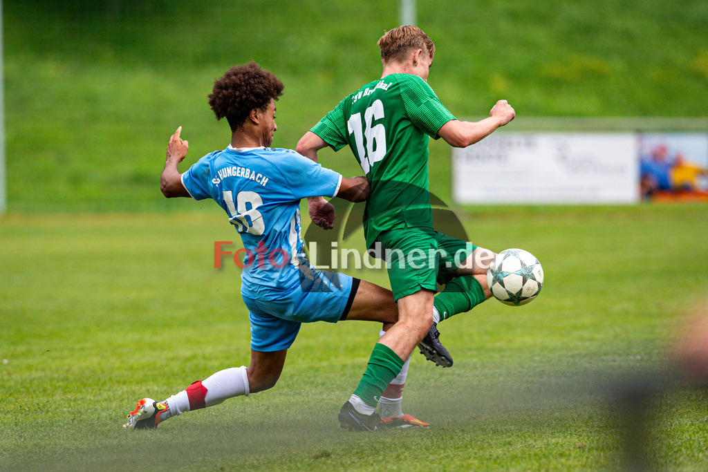 SG Hungerbach gegen TSV Brunnthal | Fußball Kreisliga Herren Oberbayern Zugspitze Gruppe 1, SG Hungerbach gegen TSV Brunnthal, 20240803,Duell zwischen Lenny PETRISIC (SG Hungerbach 18) und Quirin WULLRICH (TSV Brunnthal 16),2024-08-03 in Huglfing (Sportpark Huglfing), Lenny PETRISIC (SG Hungerbach 18), Quirin WULLRICH (TSV Brunnthal 16)Copyright: WolfgangxLindner www.foto-lindner.de