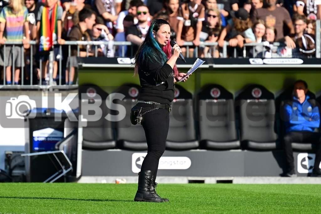 KBS Picture_FCStPauli-AtalantaBergamo_Test_009 | Koeppe-Heberlein Anja Stadionsprecherin (St.Pauli) ,Sportplatz :  Millerntor Stadion, - Realisiert mit Pictrs.com