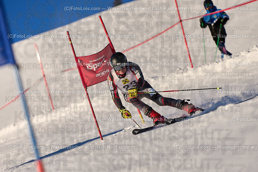 ALP2518_MASTERS-Cup_GS-B Herrn_Hoeller Josef | (C)FotoLois.com, Alois Spandl. FIS Masters-Cup Wildschönau, Giant Slalom auf der Piste Schatzberg GS, Siegerehrung auf dem Dorfplatz Niederau, Sa 13. Januar 2024.