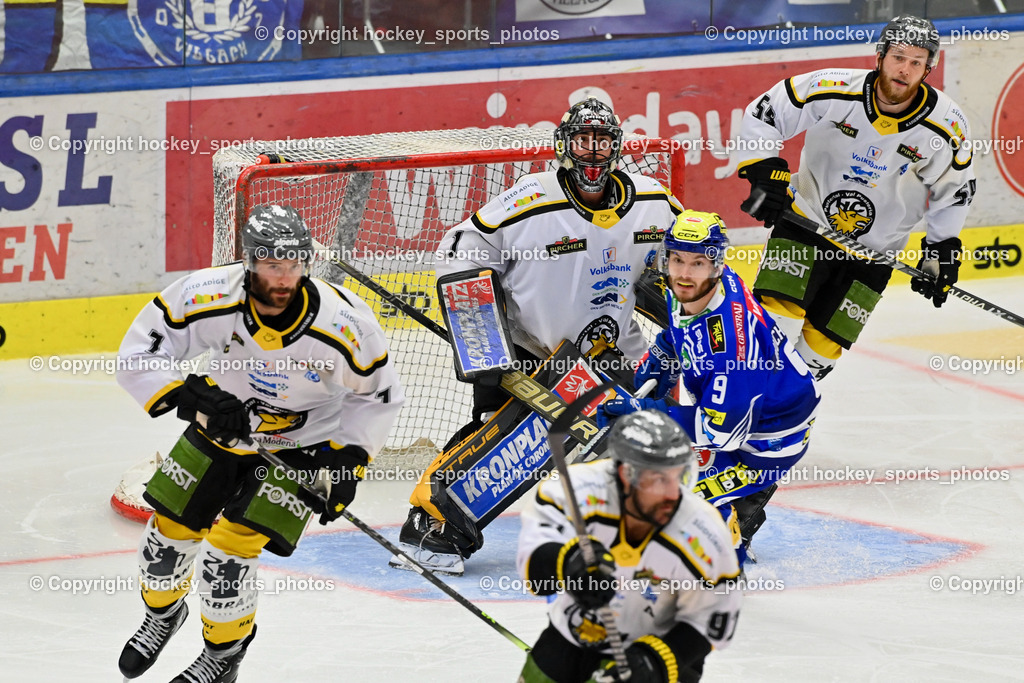 EC IDM Wärmepumpen VSV vs. HC Pustertal 8.10.2023 | #7 ALTHUBER Ivan HC Pustertal, #1 SMITH Jacob HC Pustertal, #9 RAUCHENWALD Alexander EC VSV, #59 GLIRA Daniel HC Pustertal, EC IDM Wärmepumpen VSV vs. HC Pustertal 8.10.2023, EC IDM Wärmepumpen VSV vs. HC Pustertal am 08.10.2023 in Villach (Stadthalle Villach), Austria, (Photo by Bernd Stefan)