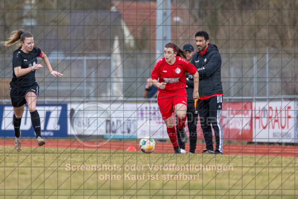20250223_133226_0180 | #,1.FC Donzdorf (rot) vs. TSV Tettnang (schwarz), Fussball, Frauen-WFV-Pokal Achtelfinale, Saison 2024/2025, Rasenplatz Lautertal Stadion, Süßener Straße 16, 73072 Donzdorf, 23.02.2025 - 13:00 Uhr,Foto: PhotoPeet-Sportfotografie/Peter Harich