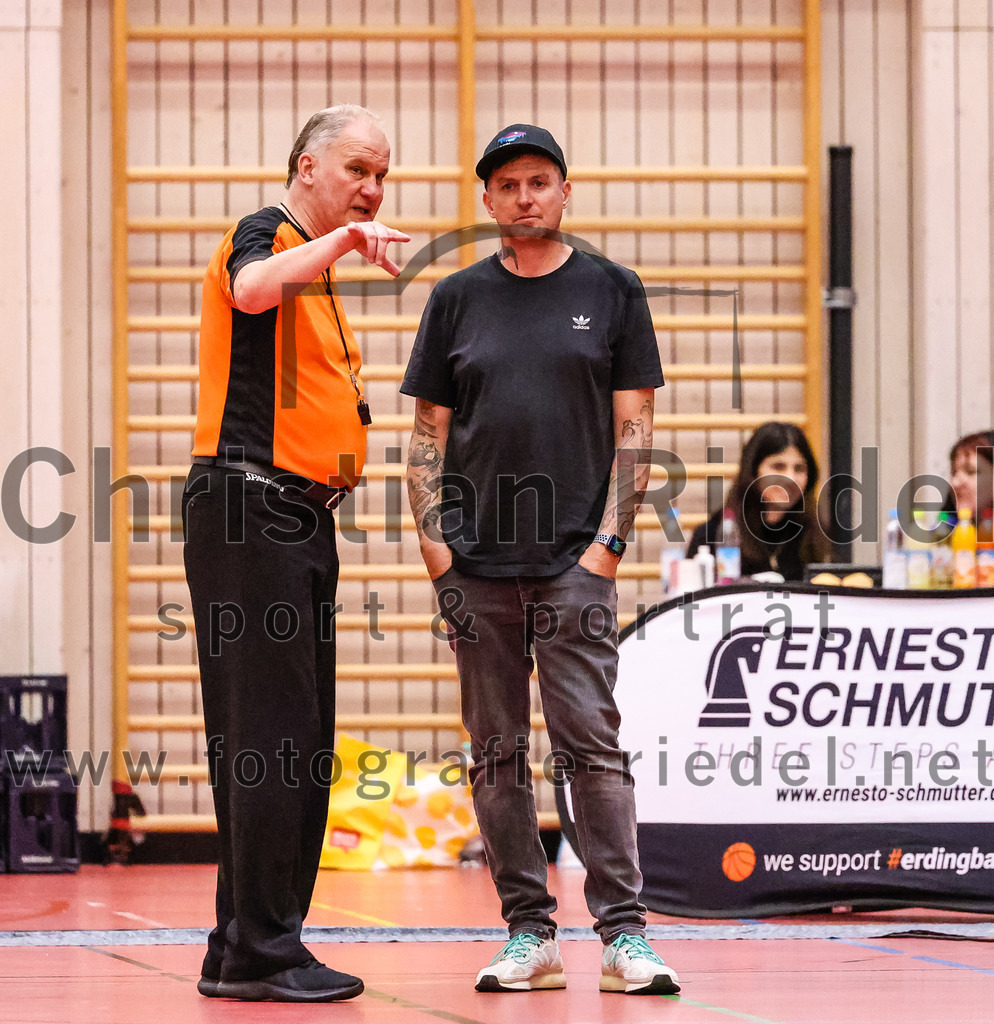 2022-05-29_076_SpVgg_Altenerding_gegen_Muenchen_Basket_2 | Erding, Deutschland, 29.05.2022:
Basketball, Bezirksliga 2021 / 2022, Herren Turnier der 2. der Aufstiegsrunden, SpVgg Altenerding gegen München Basket 2, Endergebnis: 

Trainer Christos Takis Paraschidis (SpVgg Altenerding)

Foto: Christian Riedel / fotografie-riedel.net