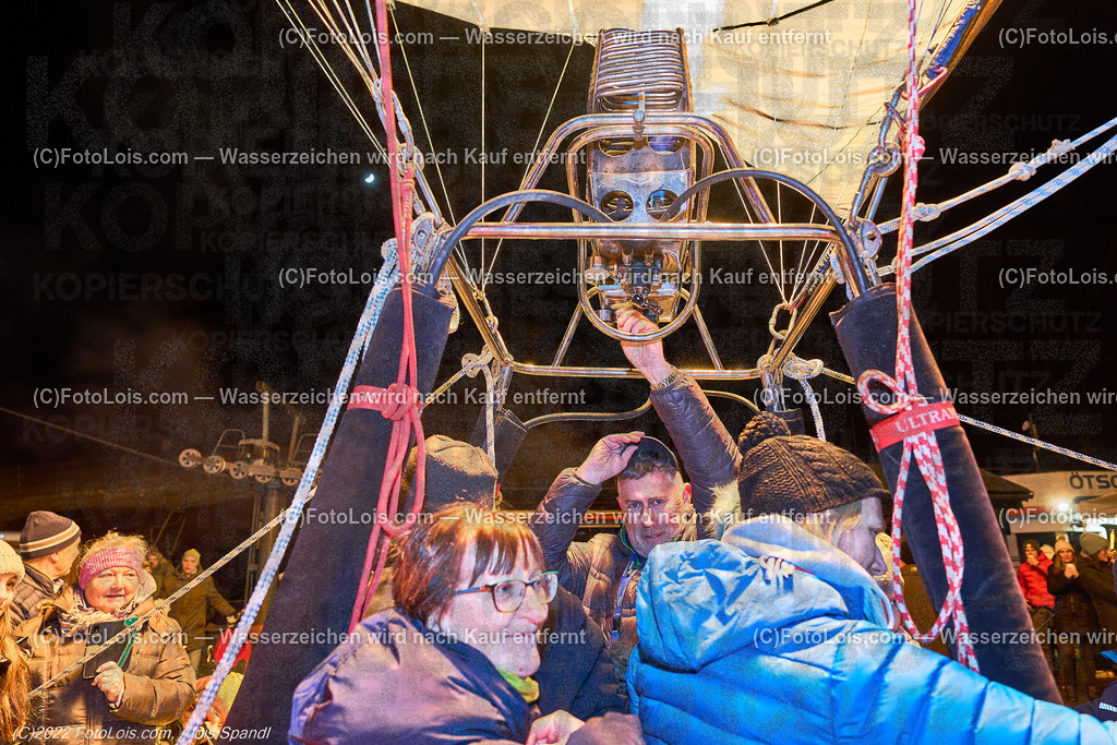 ALP0502_Nacht der Ballone_Lackenhof_Pilot_Ressl Andreas | (C)FotoLois.com, Alois Spandl, 'Nacht der Ballone' des Ballonclub ÖTSCHERLAND in Lackenhof/Weitental, gemeinsame Veranstaltung mit Tourismusverband ÖTSCHER, Mi 28. Dezember 2022.