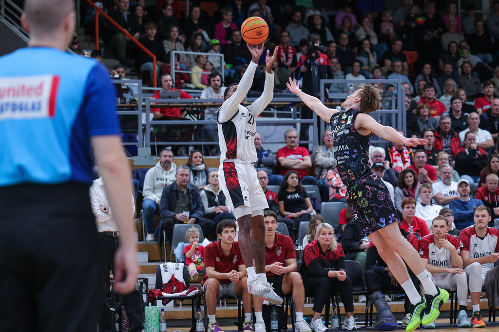 Pro A BAYER GIANTS vs Uni Baskets Münster-54 | Fotos von Basketballspielen aus dem Raum NRW fotografiert von Gero Mueller-Laschet und Daniel Schaefer - Realisiert mit Pictrs.com