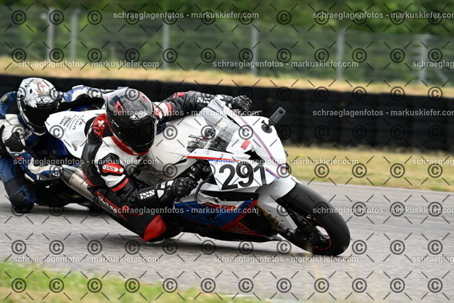 25bt02-0701 | markuskiefer.com - Realisiert mit Pictrs.com