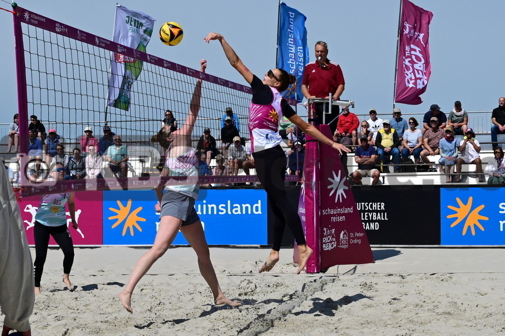 KBS Picture_Rock-The-Beach_Beachvollyball_039 | v.l. Krams Louisa (ETV Hamburg) und Beutel Elea (SC Potsdam) ,Rock the Beach - die Nationale Beach-Vollyball Serie mit Festival-Charakter auf der Sandbank Strand in Ording vom 04.07. - 06.07.2025 , Qualifikation zur Deutschen Meisterschaft , - Realisiert mit Pictrs.com