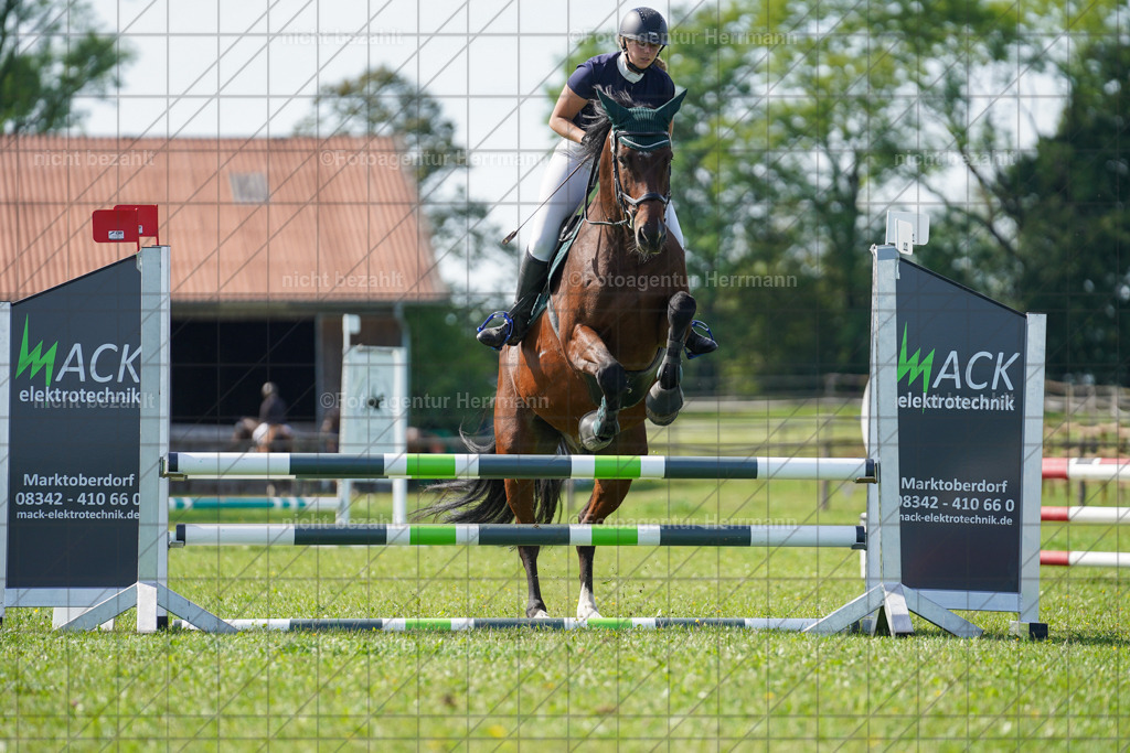 20230917-FAH09466 | Landsberg am Lech, 2023, Kaufbeuren, Kempten, Allgäu, Turnierfotografen Bayern, Fotoagentur Herrmann, Turnierbilder, Reitsport Fotos, Pferdefotograf, Augsburg, Bad Tölz, Dachau, Karlsfeld, Memmingen, Buchloe, Schwabmünchen