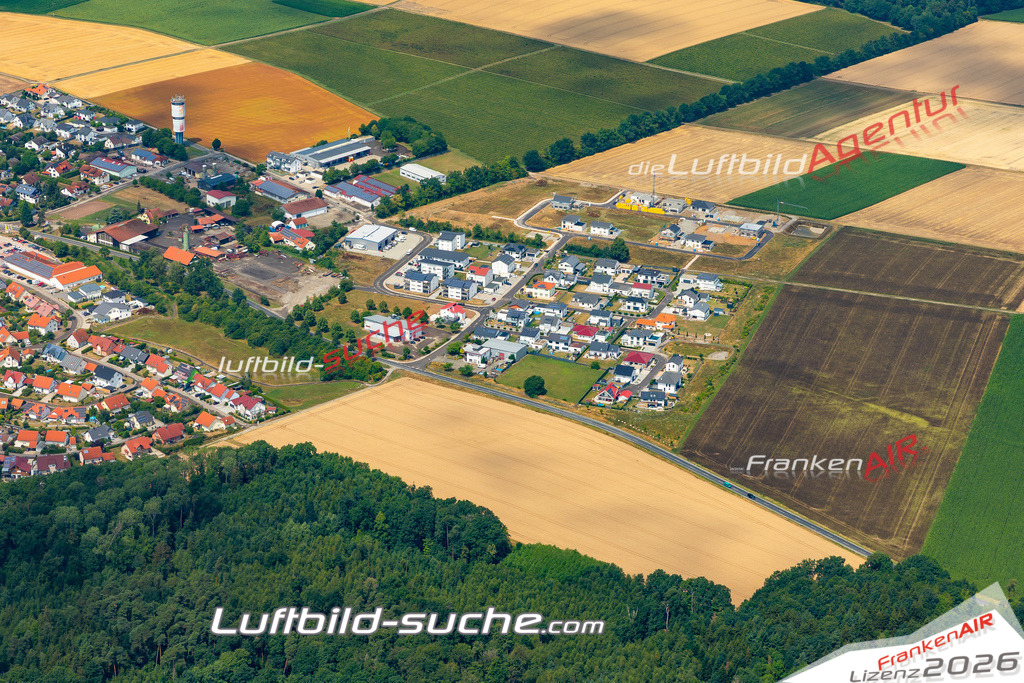 Aktuelles Luftbild von  Wallhausen - Die Luftaufnahme wurde 2022 mittels UL-Flugzeug erstellt ( keine Drohne ) - hochauflösende Kamera-Systeme von  Canon -Beste Qualität - Für grossformatige Ausdrucke geeignet. Die Geschenkidee !