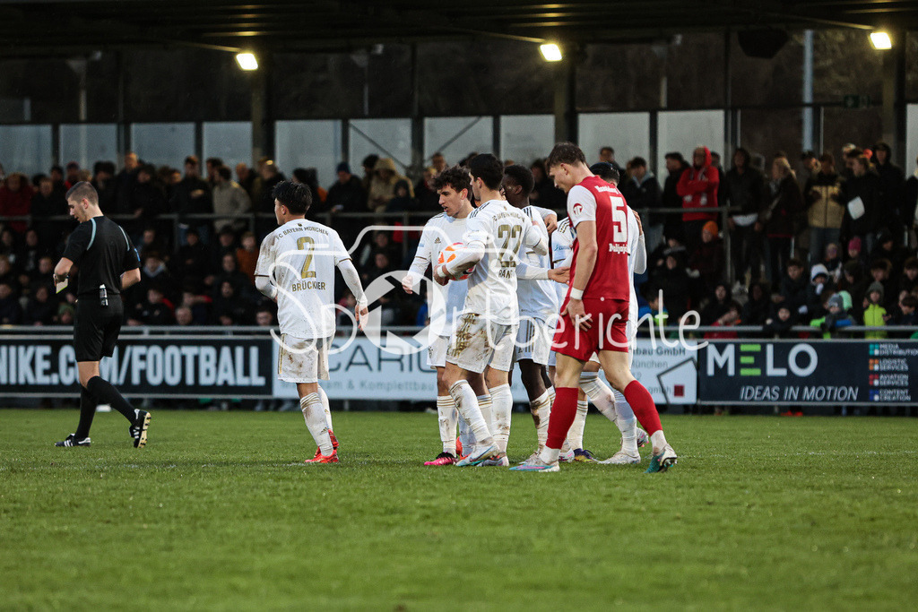 SV Heimstetten - FC Bayern Amateure | Wieder jubeln die Amateure - nach dem Treffer zum 1-2 durch Younes AITAMER (FCB #17)