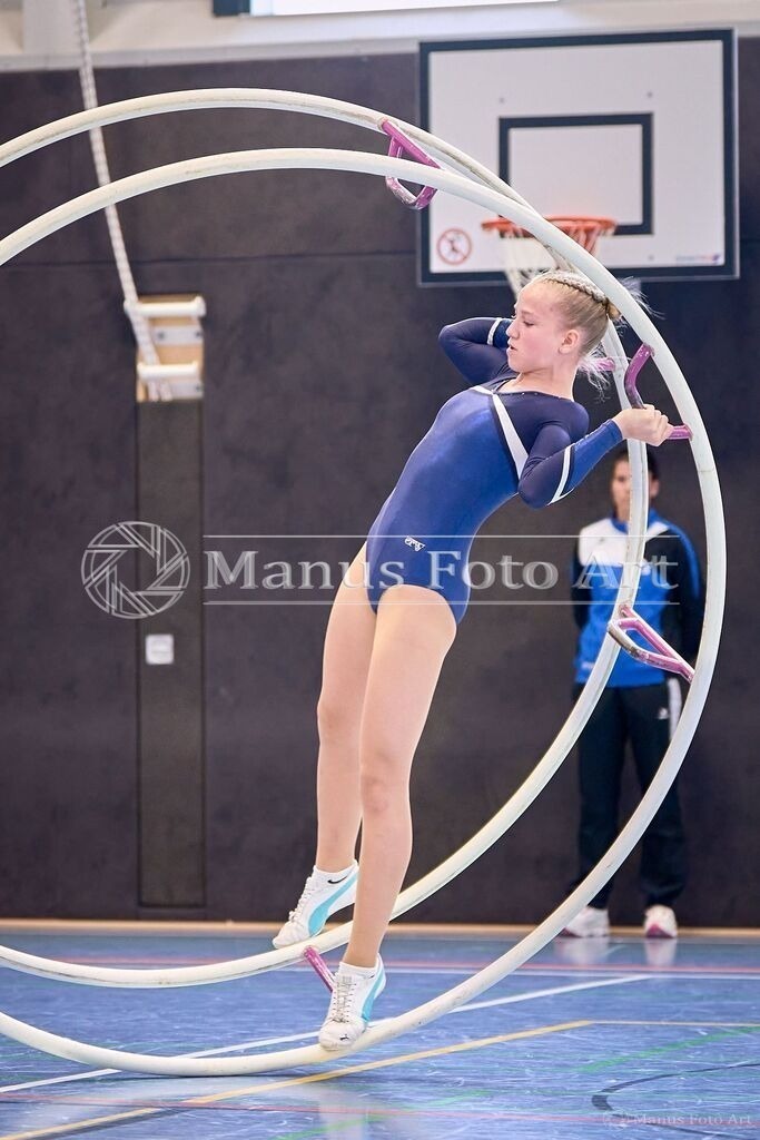 C-DSC03989 | Professionelle Sportfotografie in Hamburg, Schleswig-Holstein und Niedersachsen – spezialisiert auf Rhönrad, Geräteturnen, Leistungsturnen und rhythmische Sportgymnastik. Bundesweite Begleitung von Rhönrad-Events. Jetzt Sport-Fotos - Realisiert mit Pictrs.com