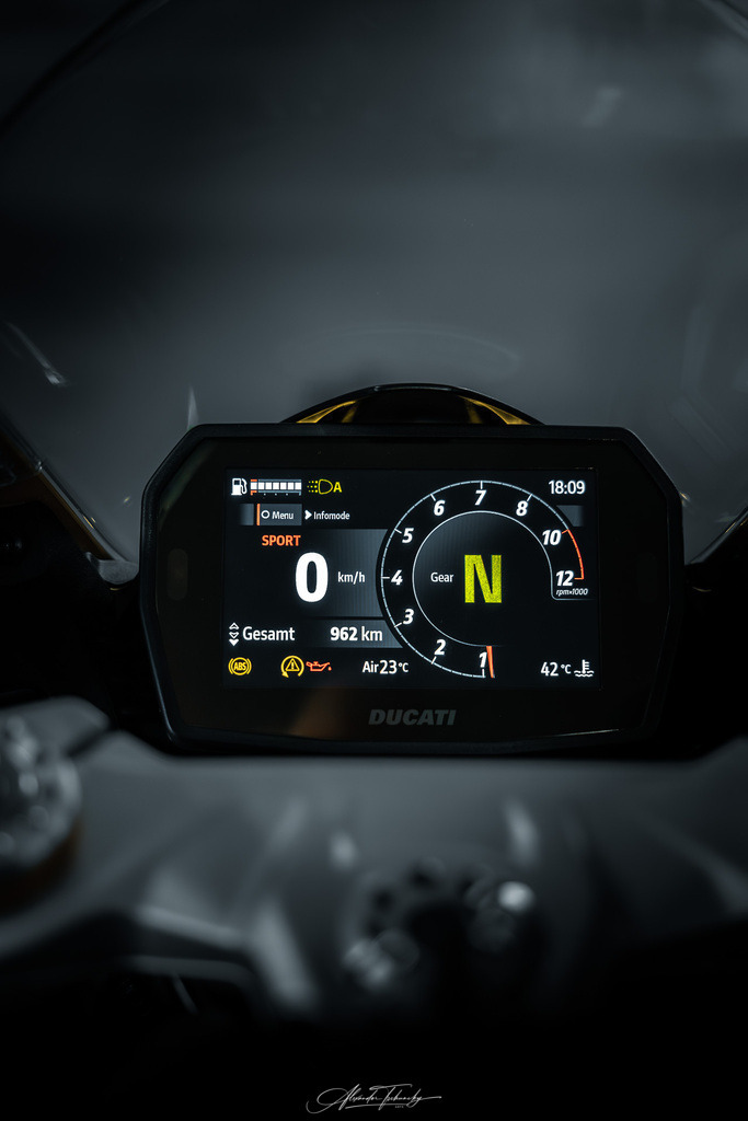 Ducati Panigake V2S | Entdecken Sie die faszinierende Welt von Alexander Tschuncky Arts: Kreative Fotografie, atemberaubende Automobilkunst und hochwertiger Bilderdruck. Lassen Sie sich inspirieren! - Realisiert mit Pictrs.com