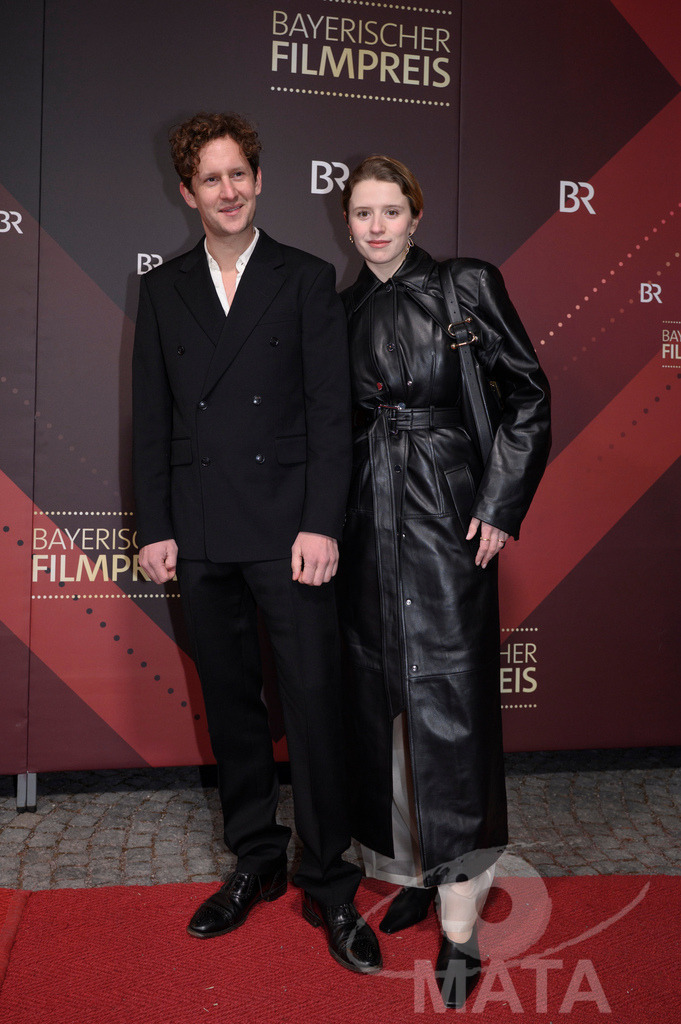 _DWI5106 | Moritz von Treuenfels und Katharina Stark bei der Verleihung des 47. Bayerischen Filmpreises 2026  im Prinzregententheater. München, 23.01.2026 - Realisiert mit Pictrs.com
