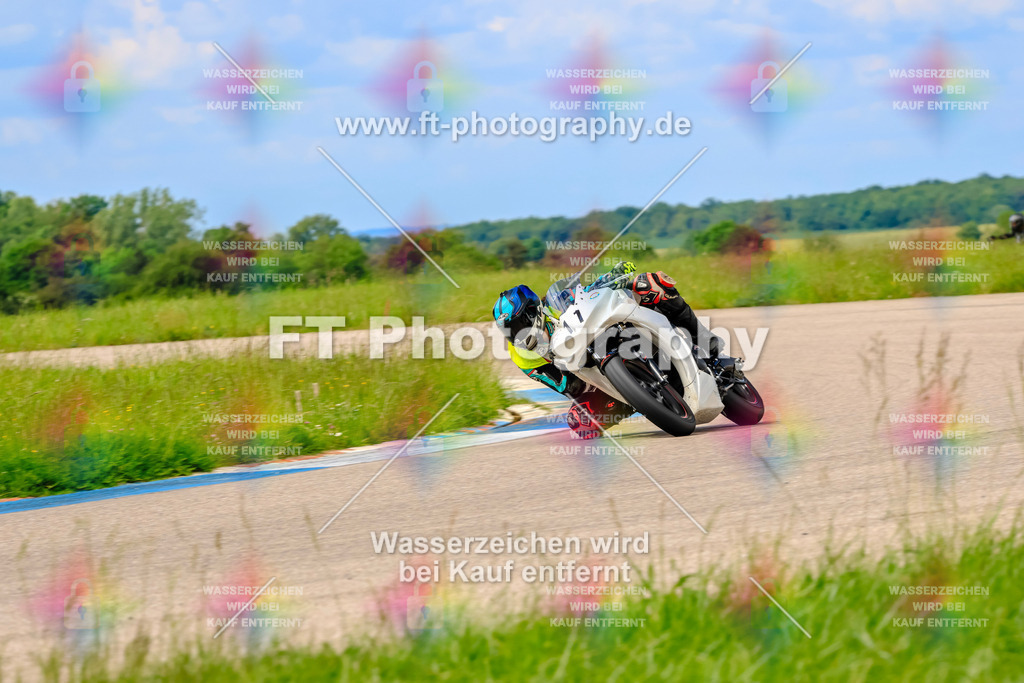 MotoTeam-1029 | Hier findet Ihr Bilder von Touristenfahrten auf der Nürburgring Nordschleife oder von anderen Veranstaltungen die ich besucht habe. Viel Spass beim Durch Schauen 