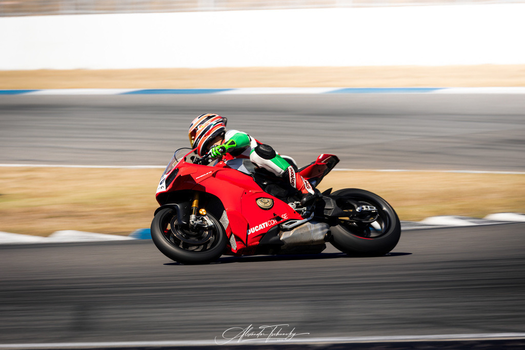 Ducati Trackday Hockenheimring 2026 | Entdecken Sie die faszinierende Welt von Alexander Tschuncky Arts: Kreative Fotografie, atemberaubende Automobilkunst und hochwertiger Bilderdruck. Lassen Sie sich inspirieren! - Realisiert mit Pictrs.com