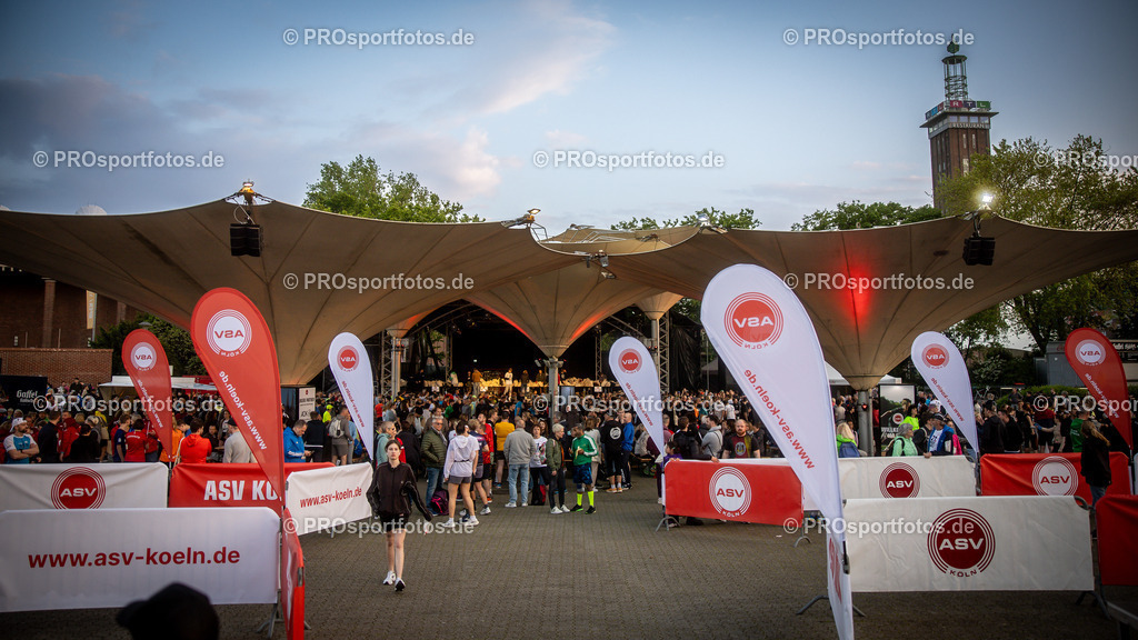21. ASV Nachtlauf; Koeln, 08.05.24 | Impressionen vom 21. ASV Nachtlauf am 08.05.24 am Tanzbrunnen in Koeln. Foto: BEAUTIFUL SPORTS/Axel Kohring