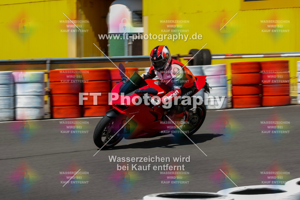 Moto-TeamOBK-22000 | Hier findet Ihr Bilder von Touristenfahrten auf der Nürburgring Nordschleife oder von anderen Veranstaltungen die ich besucht habe. Viel Spass beim Durch Schauen 