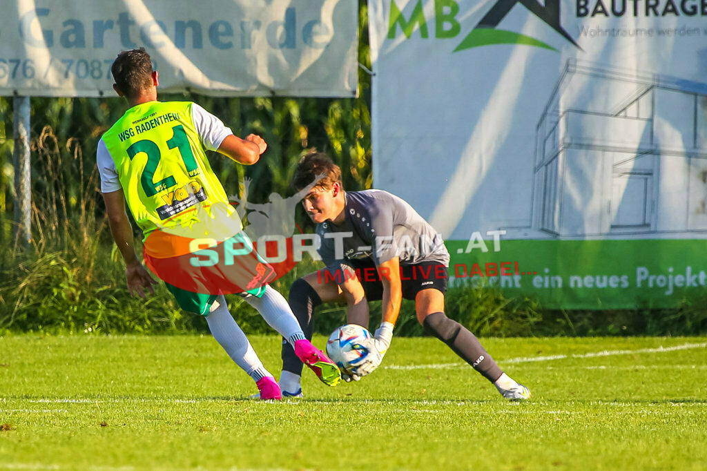 ASKÖ Wölfnitz - WSG Radenthein 2-2, Unterliga West | Miljan Urosevic (WSG Radenthein #21) Florian Rutnig (ASKÖ Wölfnitz #1) ASKÖ Wölfnitz - WSG Radenthein 2-2 am 20.08.2023 in Wölfnitz
(Sportplatz), Austria, (Photo by Ernst Krawagner sport-fan.at) - Realisiert mit Pictrs.com