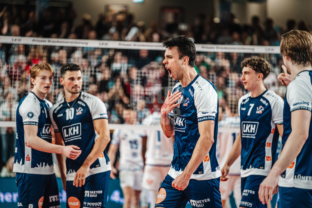Volleyball | Herren | Saison 2024/2025 | 1. Volleyball Bundesliga Männer | Halbfinale | SVG Lüneburg vs. VfB Friedrichshafen | 19.04.2025 | Xander Wolf Wassenaar Ketrzynski (#11, SVG Lüneburg) jubelt nach dem Satzgewinn