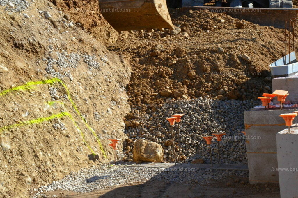 bib-lg02-erdarbeiten-0191 | Nach LV-Leistungsgruppen sortierte Detailfotos über den Bau eines Hauses. Alle Hausbau-Bilder direkt vom Urheber und Autor der Website Haus-Selber-Bauen.com
