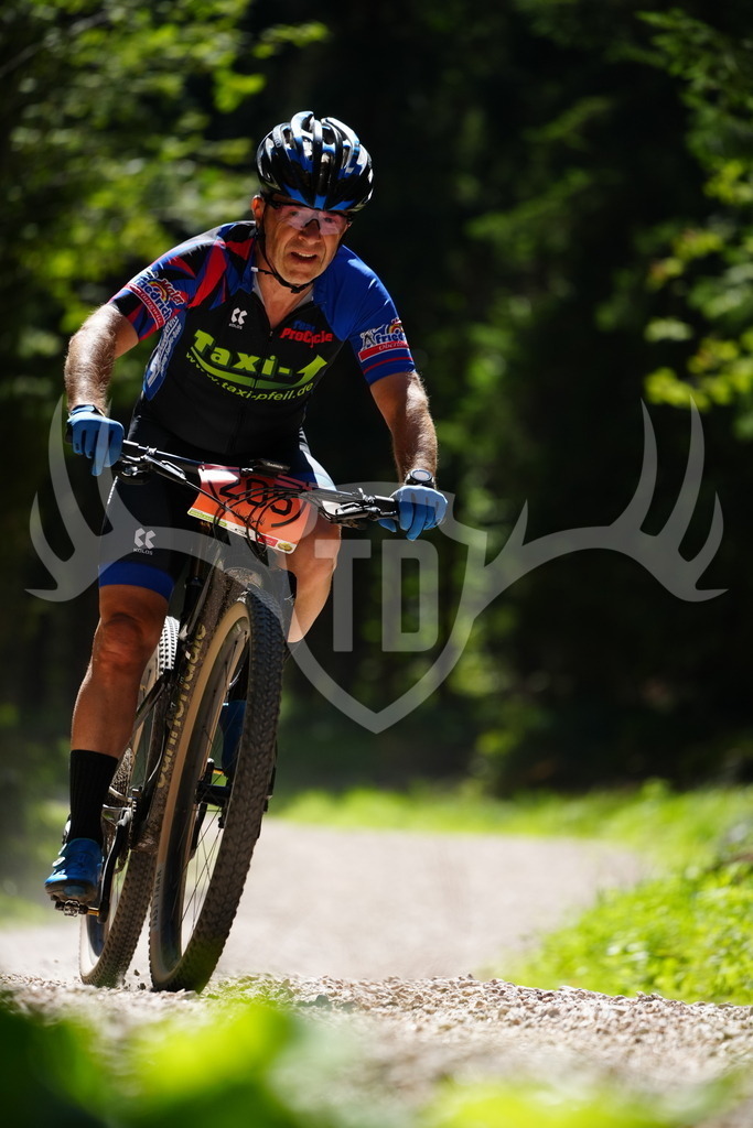 FC102226 | Fotogalerie der Treibjagd im Dunkelwald - Dein MTB Etappenrennen im Erzgebirge - Realisiert mit Pictrs.com
