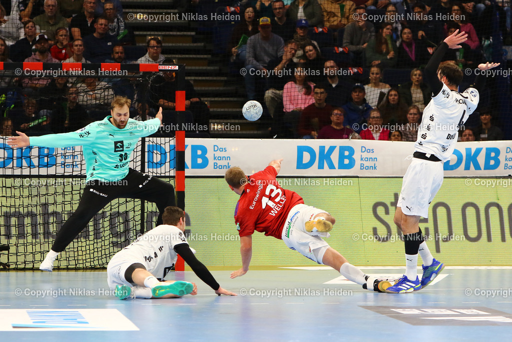 NH_Handball Sport Verein Hamburg_THWKiel_HandballBundesliga_110102024 | #13 Niklas Weller (Handball Sport Verein Hamburg), #22 Andreas Wolff (THW Kiel)Handball I Herren I Bundesliga (Daikin HBL) I Saison 2024-2025 I 6. Spieltag I HSV Hamburg - THW Kiel I 11.10.2024 I Barclays Arena - Realisiert mit Pictrs.com