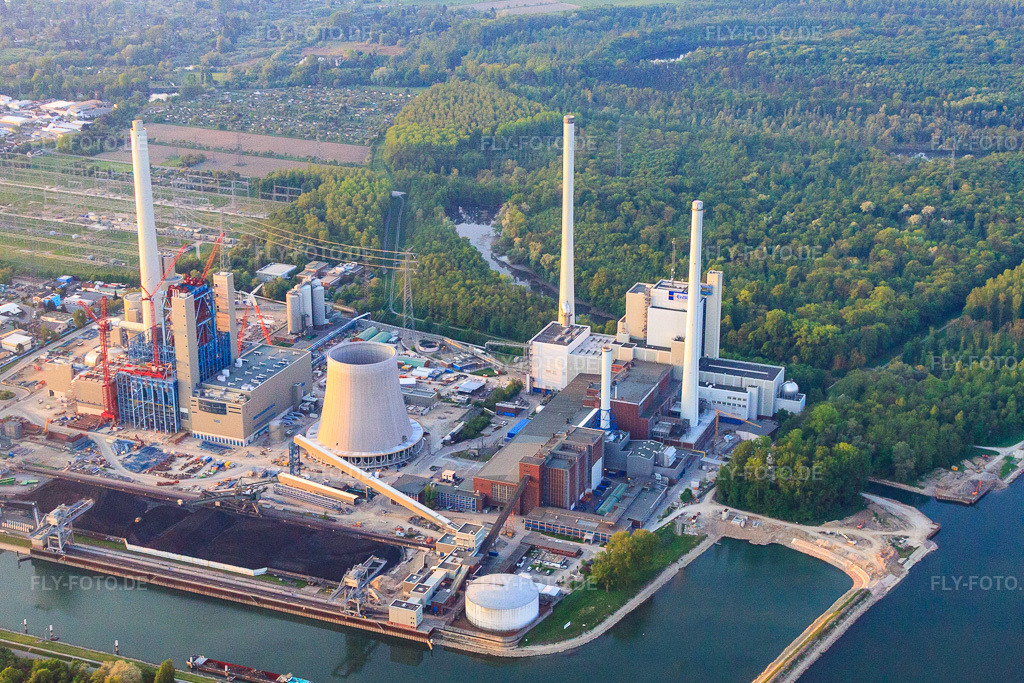 Luftbild: Baustelle zur Erweiterung des Rheinhafen-Dampfkraftwerk Karlsruhe der EnBW Energie Baden-Württemberg AG im Ortsteil Daxlanden in Karlsruhe im Bundesland Baden-Württemberg in Deutschland. Foto: IMG_40232.jpg vom 22.04.2011 durch Werner Riehm/FLY-FOTO.deWWW.ENBW.COM