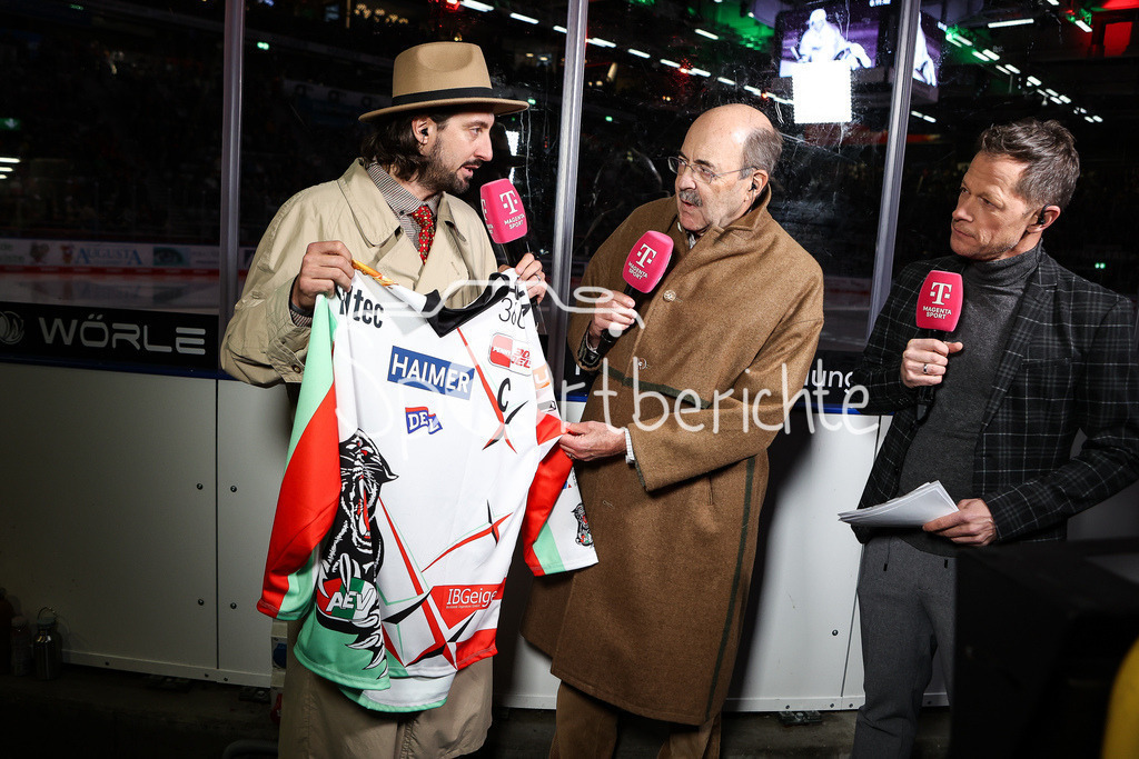 Augsburger Panther - Nürnberg ICE Tigers | v. l. Patrick EHELECHNER / Fritz von Thurn und Taxis / Sascha BANDERMANN beim DEL Retro Spiel zwischen Augsburg und Nürnberg