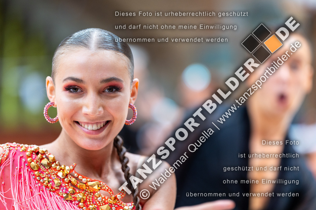 20240810-00780 | Hier finden Sie Tanz Bilder vom Latein und Standard Formationen tanzen. Sportbilder vom Tanzsport. Schöne Fotos und von Weltmeisterschaft, Europameisterschaft, Bundesliga, Regionalliga, Oberliga und Landesliga sowie von GOC Stuttgart, DanceComp, WM Bremen