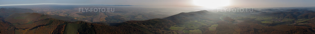 Vue aérienne: Vue de la ville à Climbach dans le département Bas Rhin, France. Photo: IMG_54056-Pano.jpg prise le 21/10/2012 par Werner Riehm/FLY-FOTO.euRésolution de l'original: 33992 x 3725 px