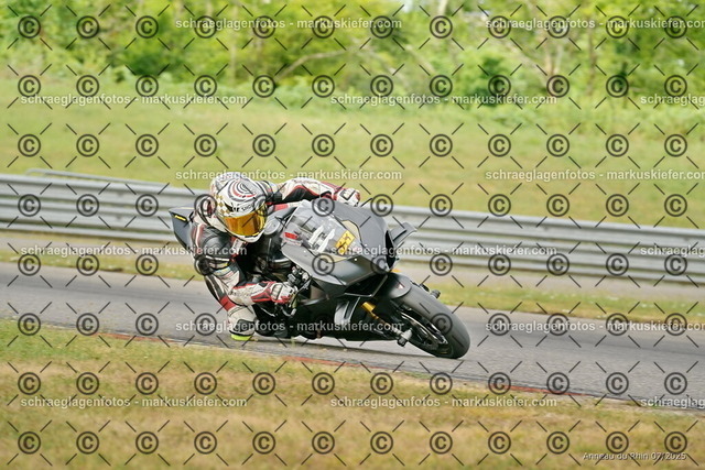 25bt05-0057 | markuskiefer.com - Realisiert mit Pictrs.com