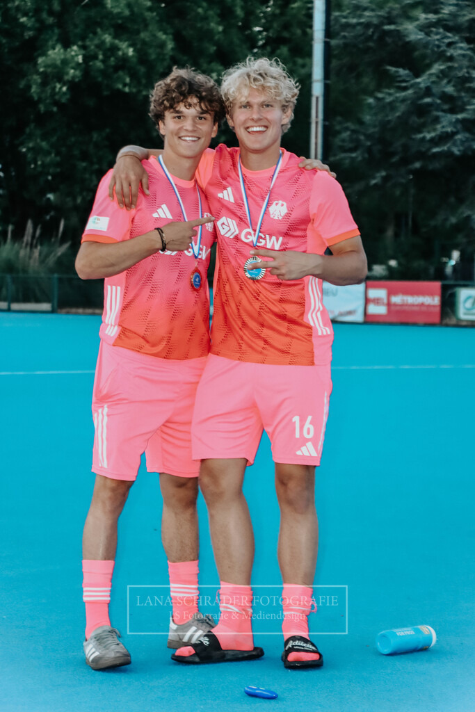 EM_MU18_F_GER-BEL_Lille_bearbeitet_Pokalbilder (137 von 137) | lanaschraderfotografie - Realisiert mit Pictrs.com