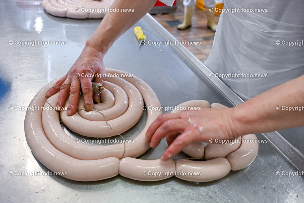 Fleischerei Fischelmaier_ Pabneukirchen_ 03.04.2024-23 | 03.04.2024, Pabneukirchen, AUT, Fleischerei Fischelmaier, im Bild Wurstproduktion