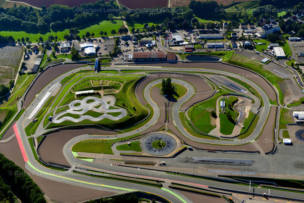 3636825 | OBERLUNGWITZ 25.08.2016 Rennstrecke der Rennbahn am Sachsenring in Oberlungwitz im Bundesland Sachsen. Weiterführende Informationen bei: Allgemeiner Deutscher Automobil-Club Sachsen e.V.. // Racetrack racecourse in Oberlungwitz in the state Saxony. Further information at: Allgemeiner Deutscher Automobil-Club Sachsen e.V.. Foto: Gerhard Launer