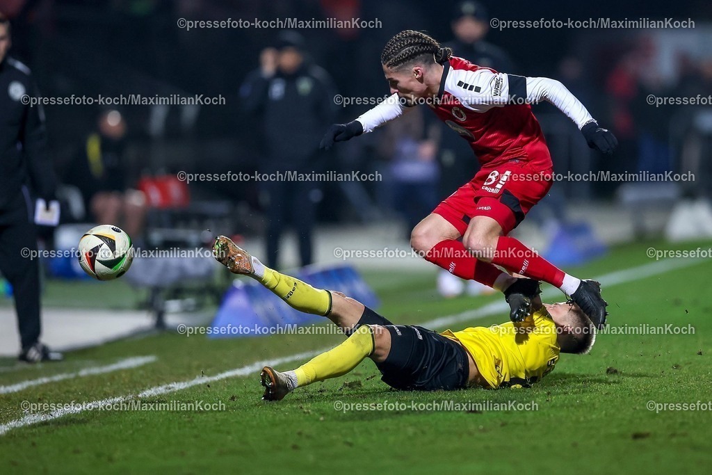 FCVK14022501020 | 14.02.2025, Fußball, FC Viktoria Köln – Alemannia Aachen, 3.Liga, Sportpark Höhenberg, Saison 2024 2025: Donny Bogicevic (Viktoria Köln #8) im Zweikampf gegen Lukas Scepanik (Alemannia Aachen #8) DFB regulations prohibit any use of photographs as image sequences and or quasi-video.